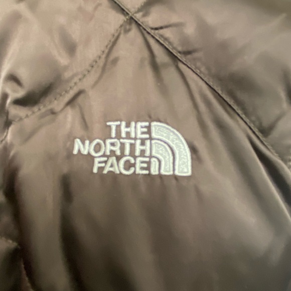 The North Face 550 Quilted Vest - Picture 4 of 6